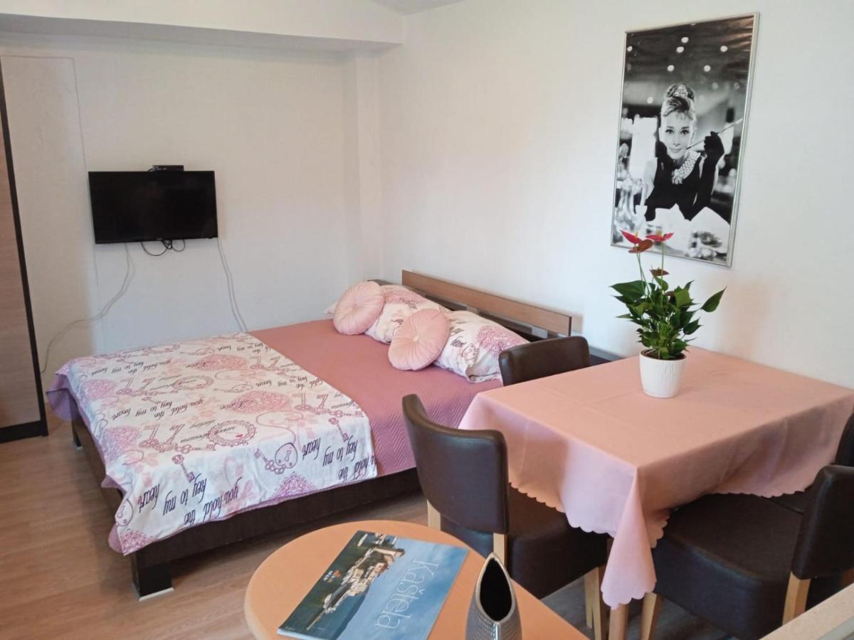 Pelivan Apartments Каштела Екстер'єр фото