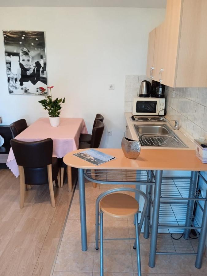 Pelivan Apartments Каштела Екстер'єр фото