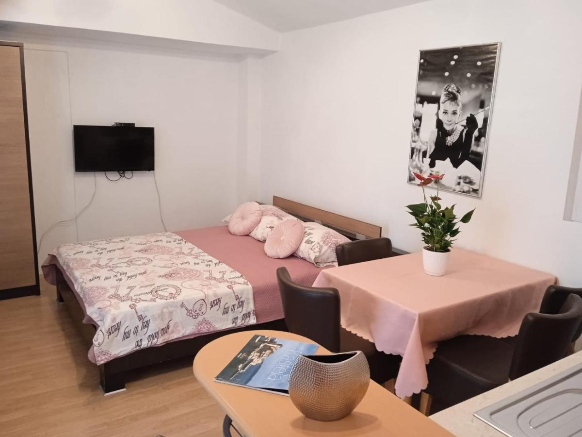 Pelivan Apartments Каштела Екстер'єр фото