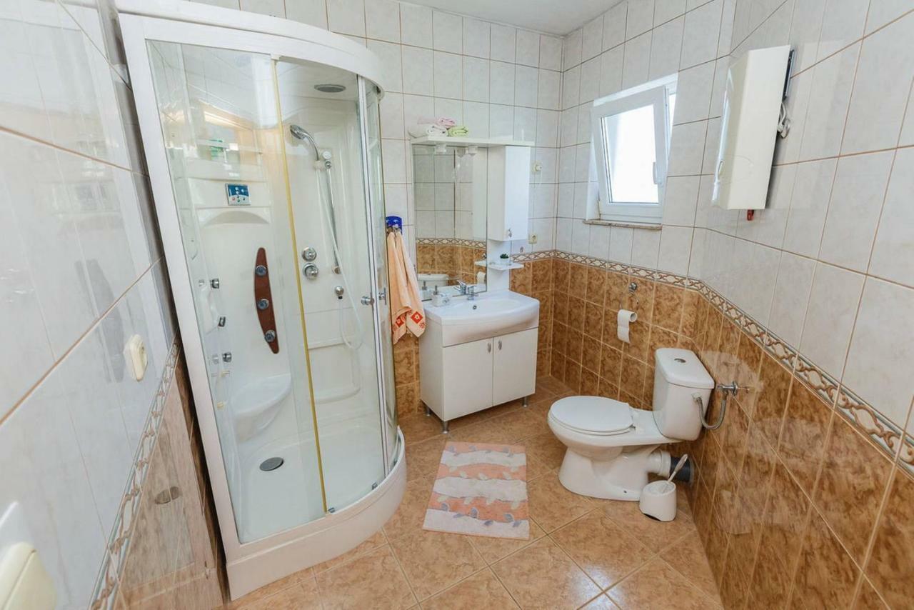 Pelivan Apartments Каштела Екстер'єр фото